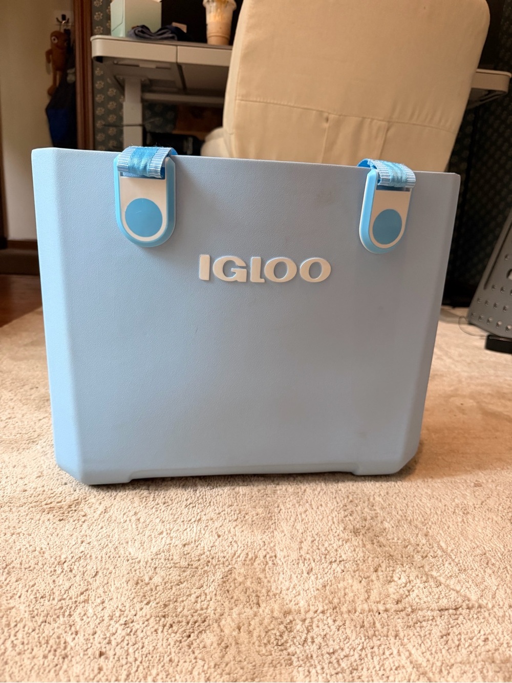 Igloo Pale Blue Tote Cooler with Sky Blue Straps